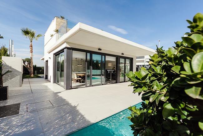 Tough times don’t last. Tough people do. House with Pool